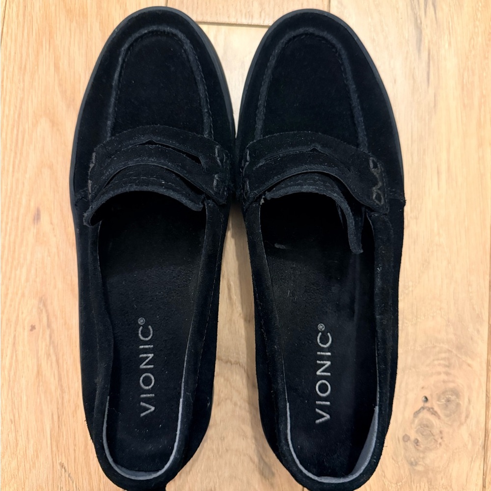 Vionic Women’s Black Suede Loafers